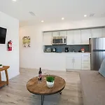 Sunny 1 Bedroom In The Heart Of Venice Beach - #3
